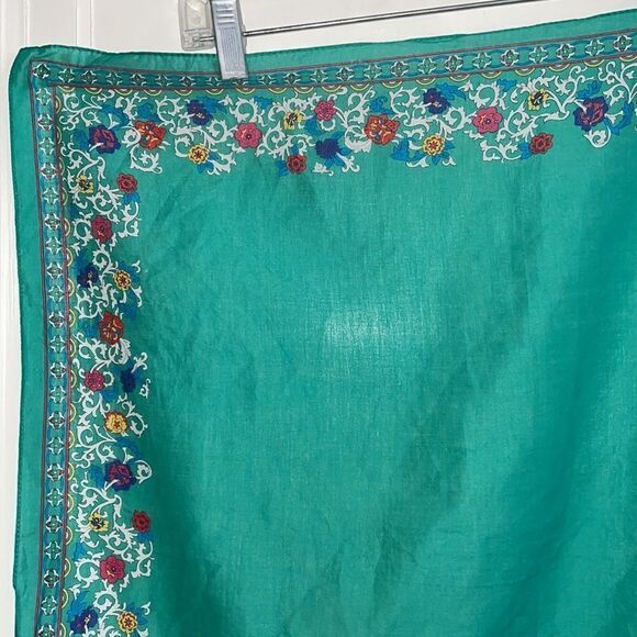 Vtg Ginnie Johansen green square scale with paisley border - Picture 2 of 9